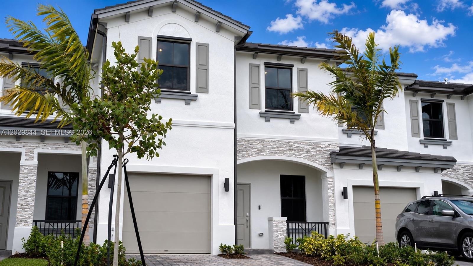 VISTA LAGO - Residential