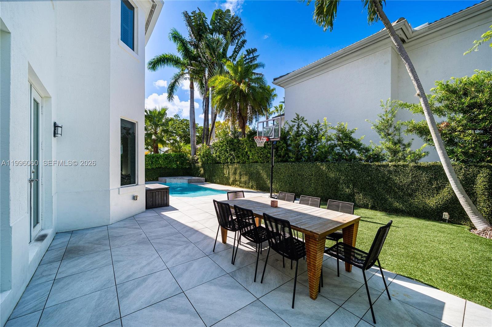 AVENTURA ESTATES - Residential