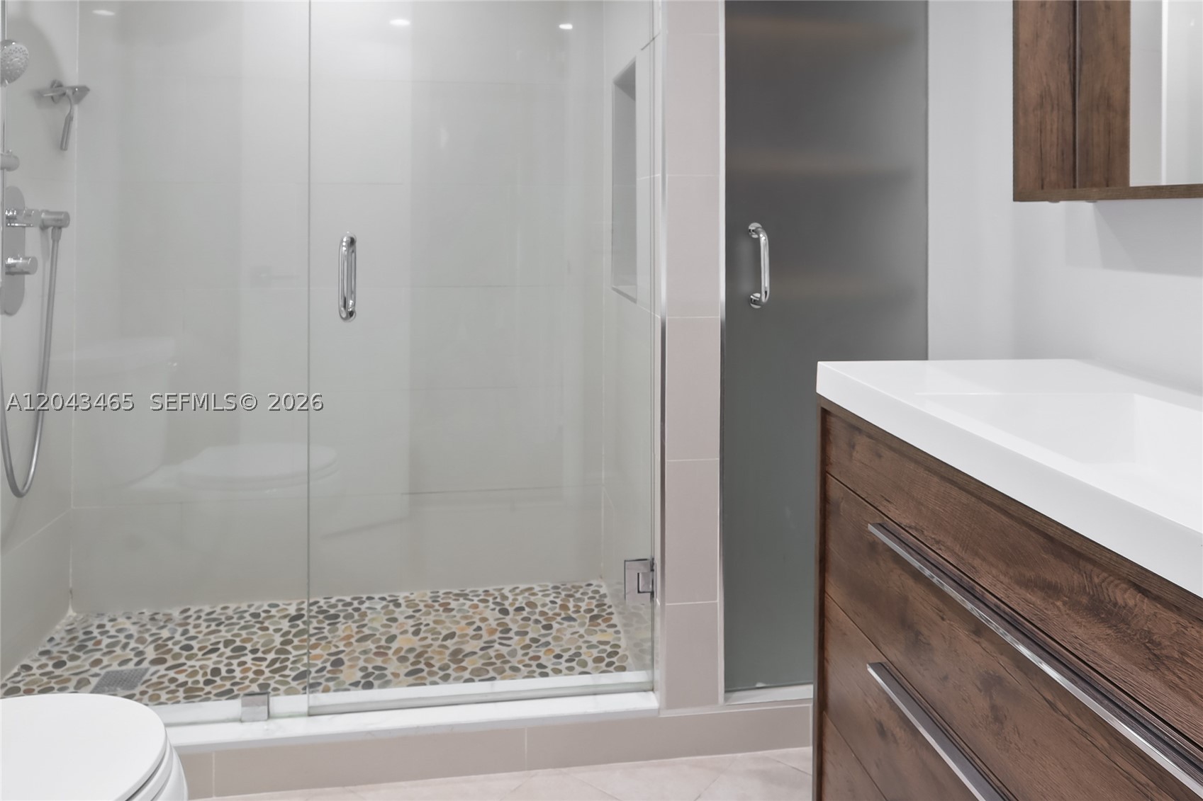 NEW PASEOS CASTELLANOS CO - Residential Lease