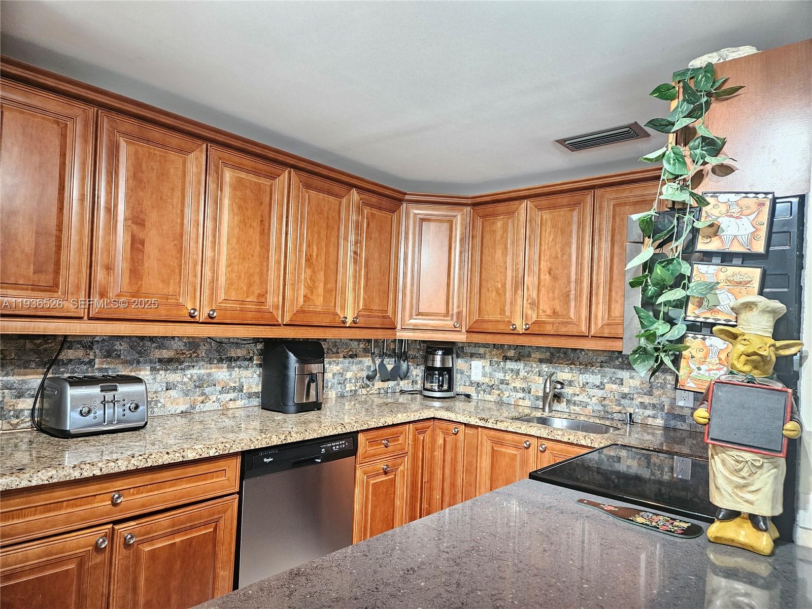 ISLEWOOD C CONDO - Residential