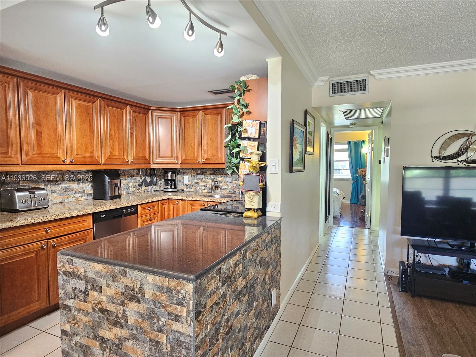 ISLEWOOD C CONDO - Residential