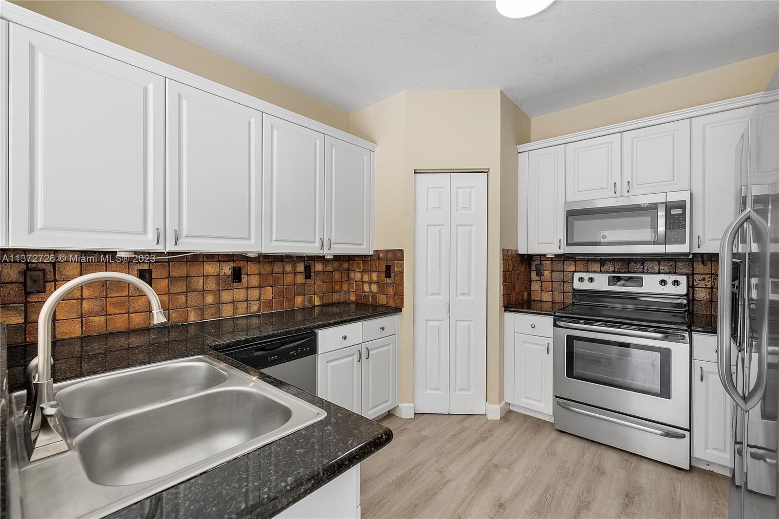 DORAL ISLES MARTINIQUE - Residential