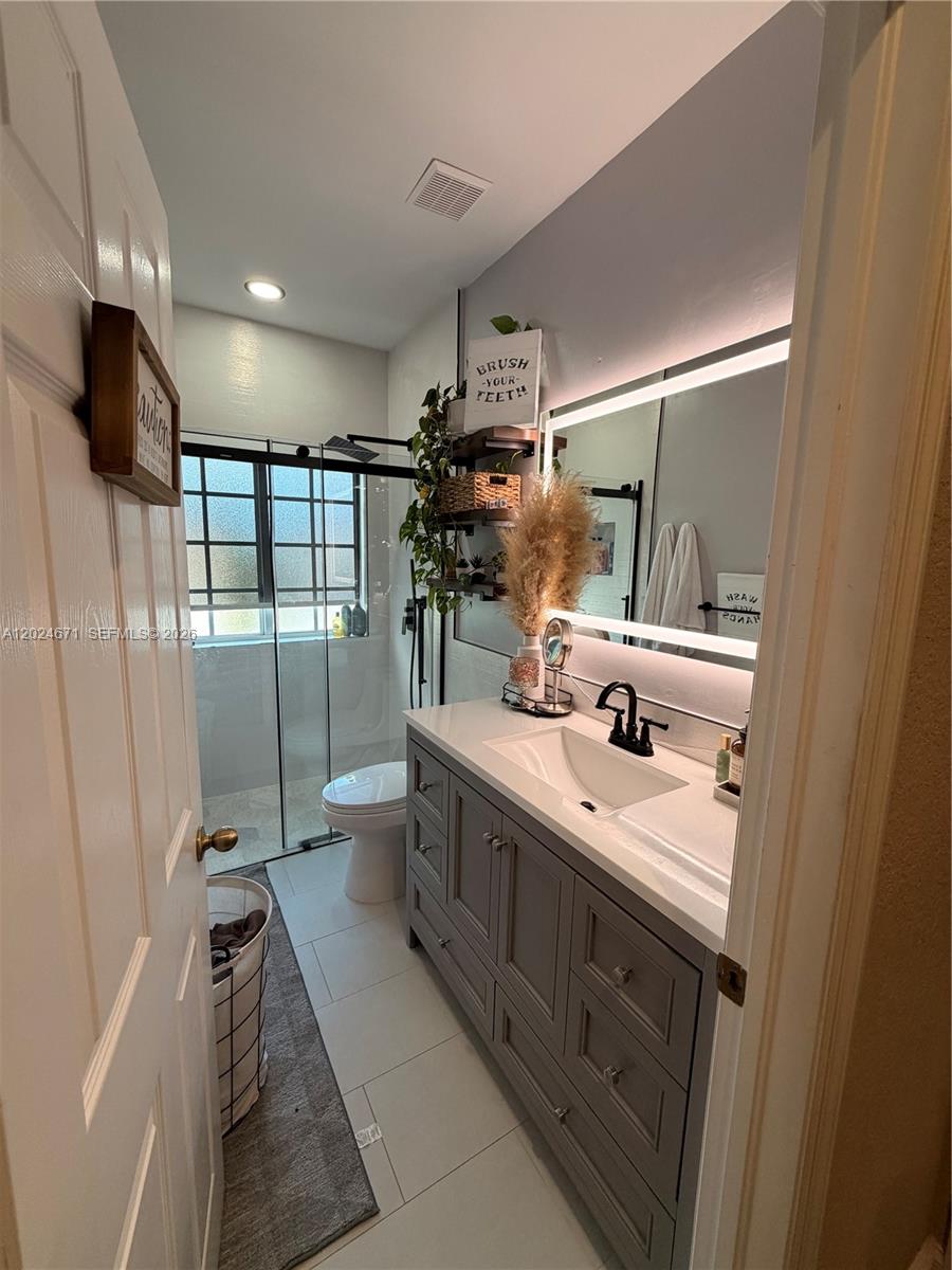 FLORIDIAN BAY ESTATES - Residential Lease