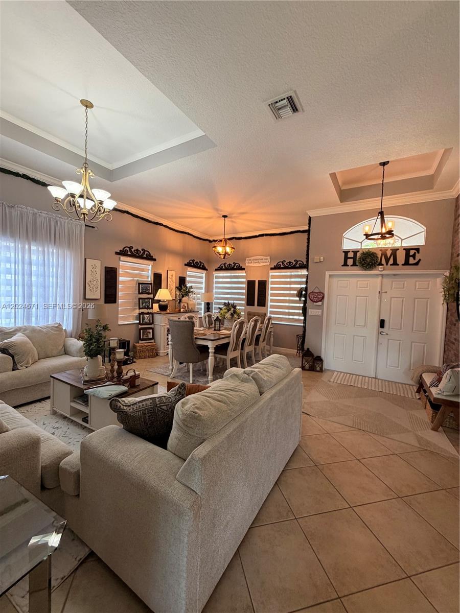 FLORIDIAN BAY ESTATES - Residential Lease