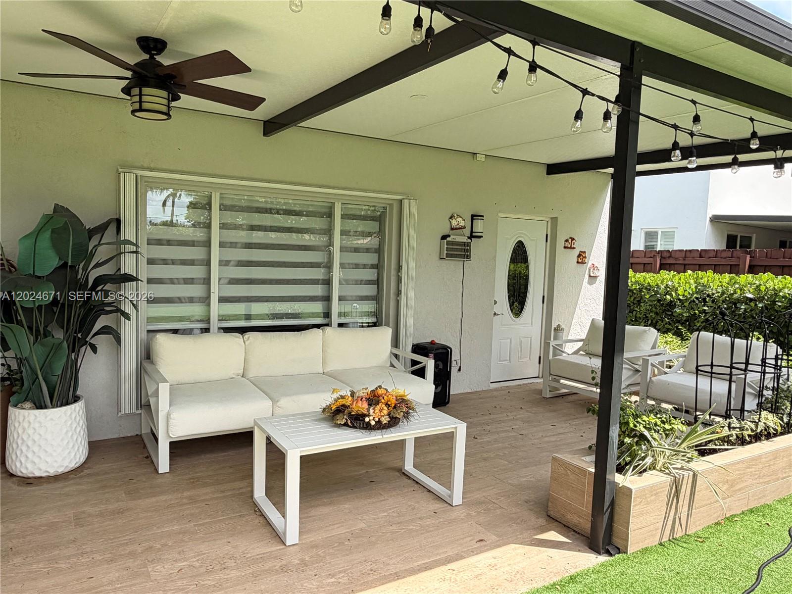 FLORIDIAN BAY ESTATES - Residential Lease