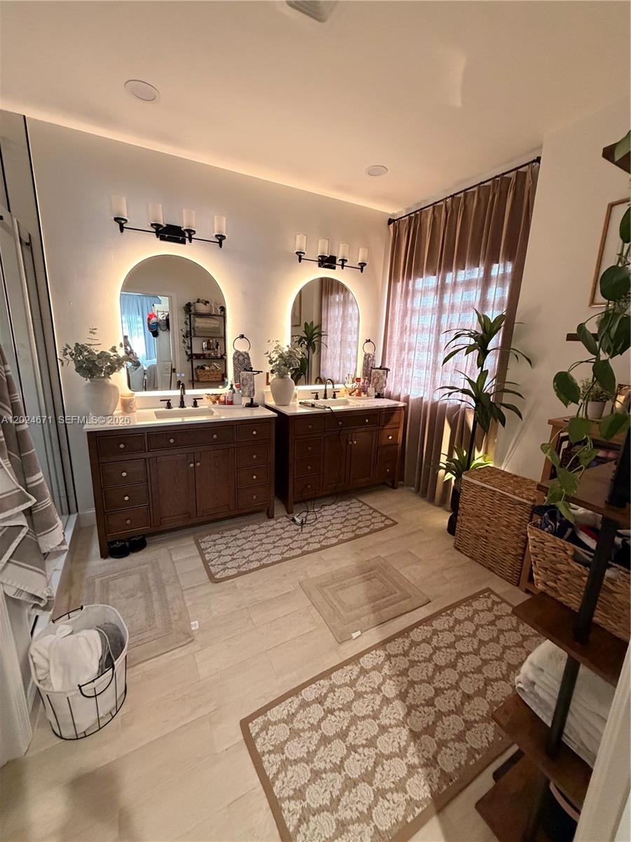 FLORIDIAN BAY ESTATES - Residential Lease