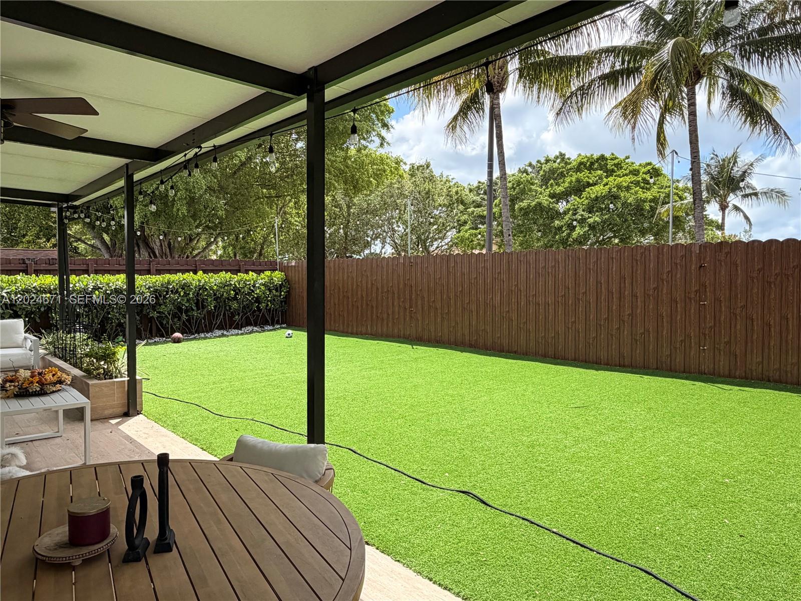 FLORIDIAN BAY ESTATES - Residential Lease