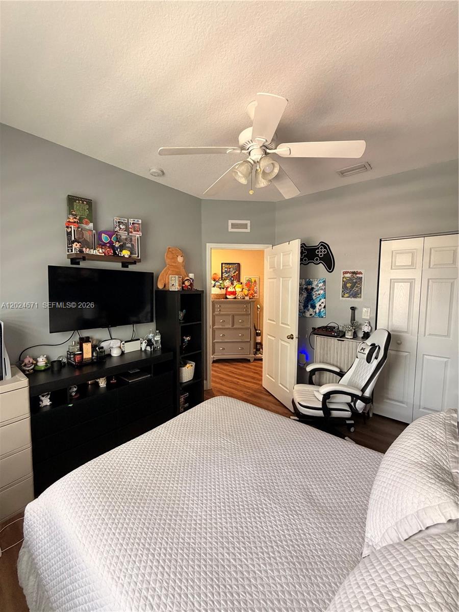 FLORIDIAN BAY ESTATES - Residential Lease