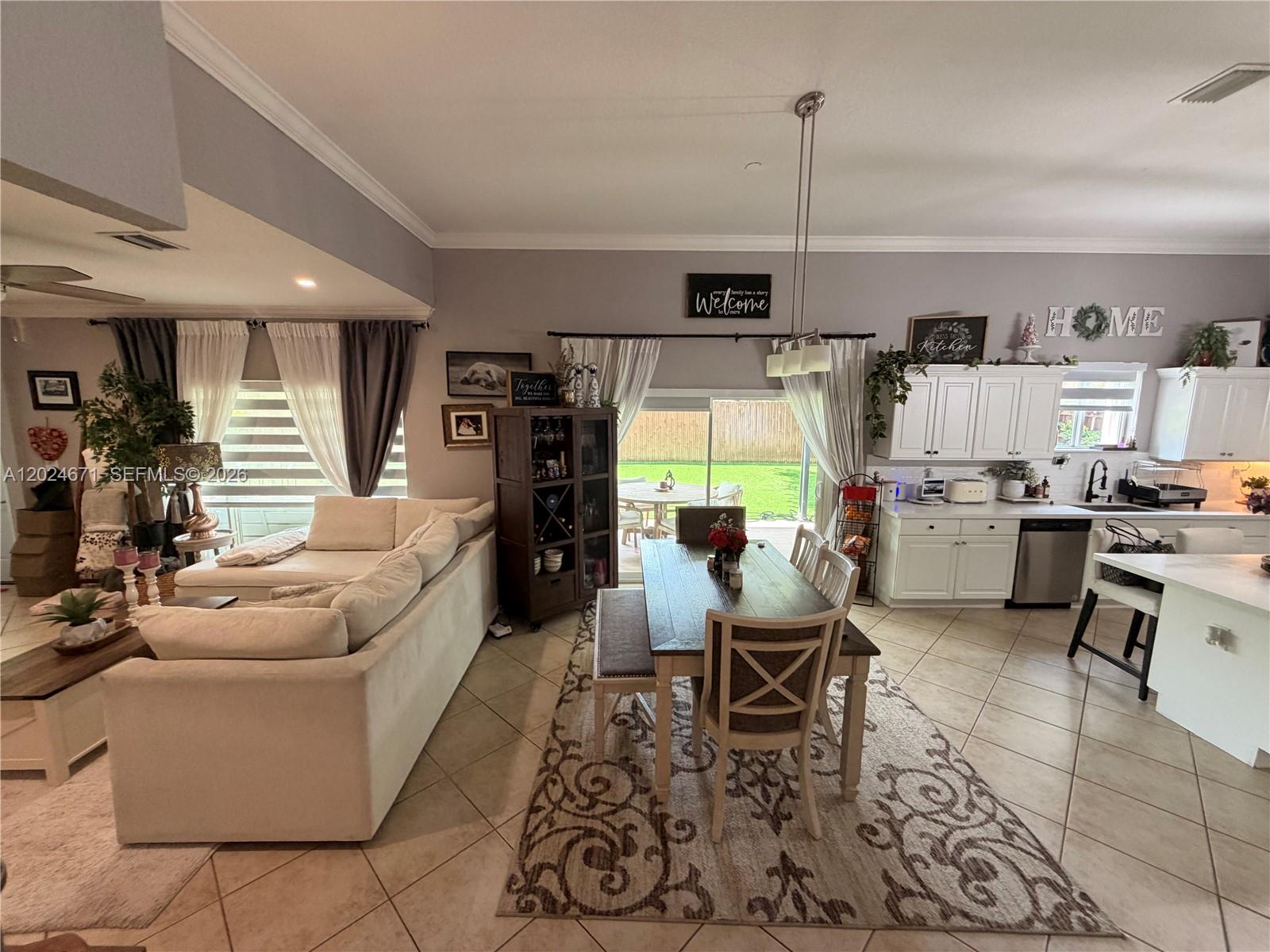 FLORIDIAN BAY ESTATES - Residential Lease