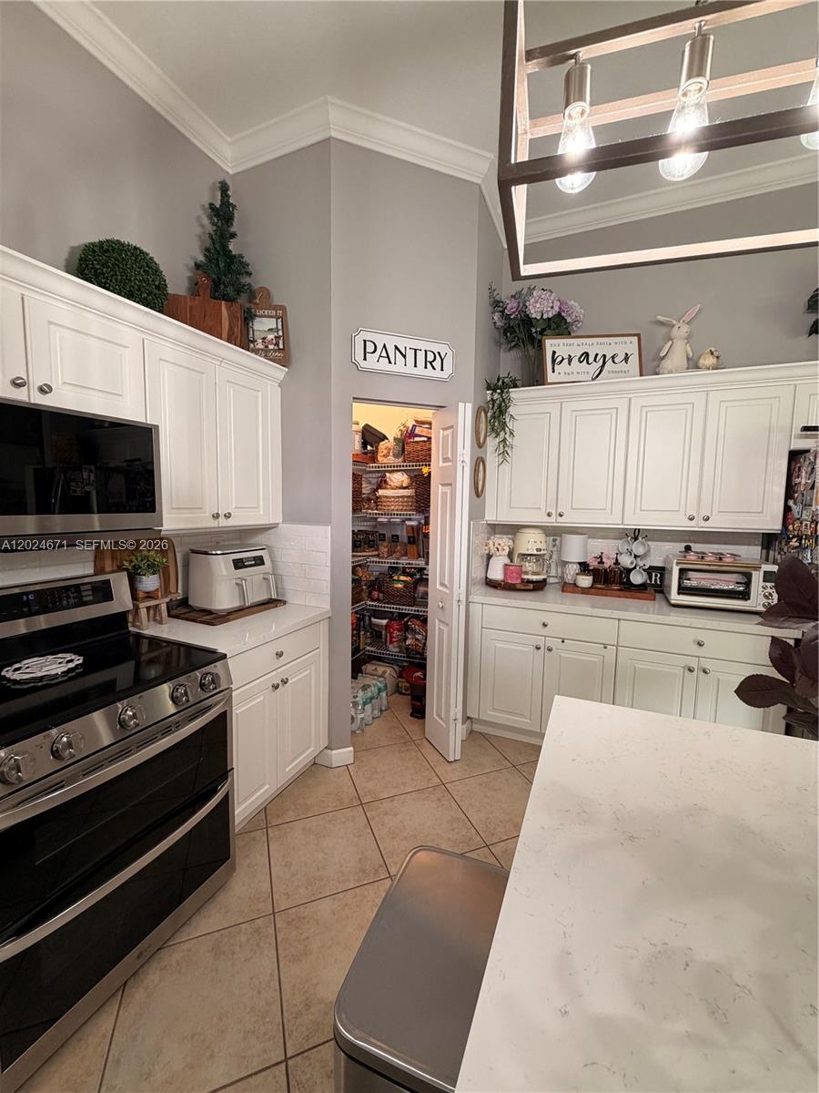 FLORIDIAN BAY ESTATES - Residential Lease