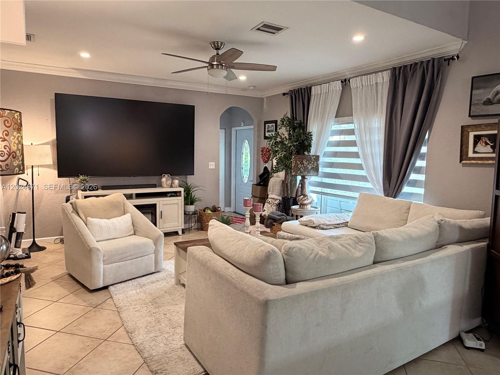 FLORIDIAN BAY ESTATES - Residential Lease