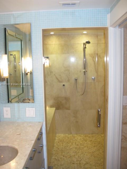 ROYAL PALM VILLAS CONDO - Residential Lease