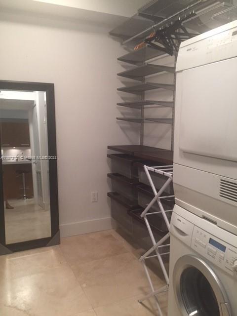 ROYAL PALM VILLAS CONDO - Residential Lease