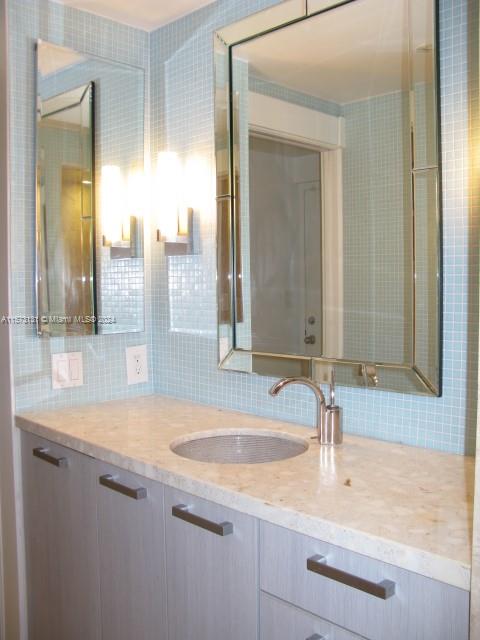 ROYAL PALM VILLAS CONDO - Residential Lease