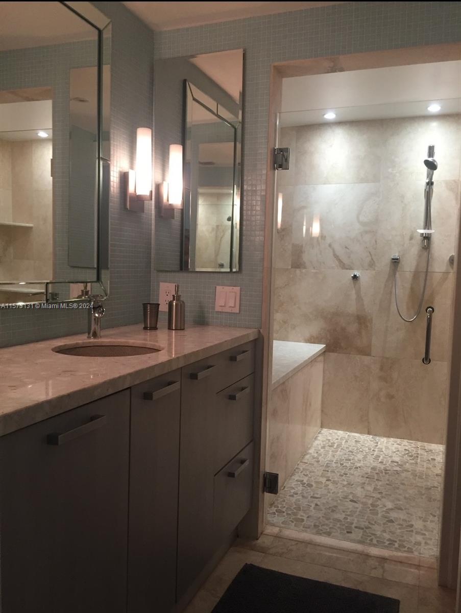 ROYAL PALM VILLAS CONDO - Residential Lease