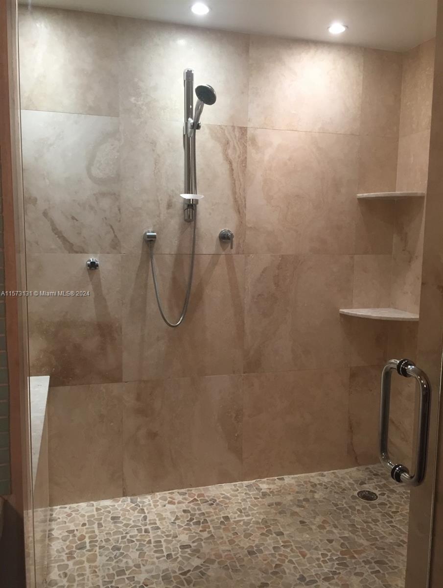 ROYAL PALM VILLAS CONDO - Residential Lease