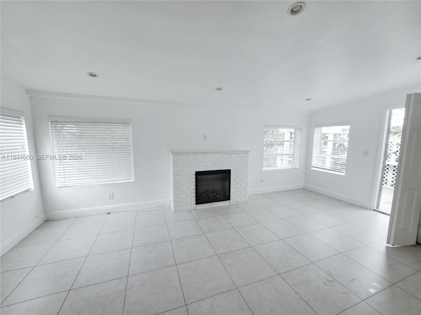 PARKERS SHORES - Residential