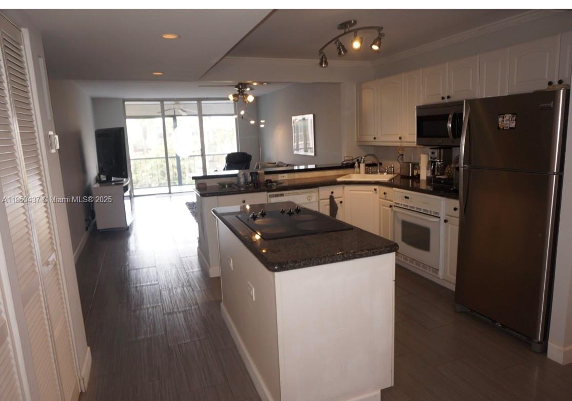 ISLAND CLUB THREE CONDO - Residential