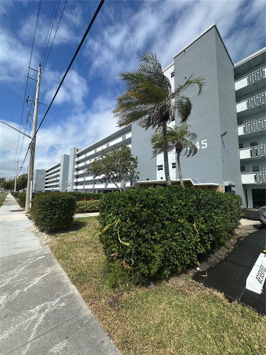 FAIRWAYS ROYALE CONDO - Residential