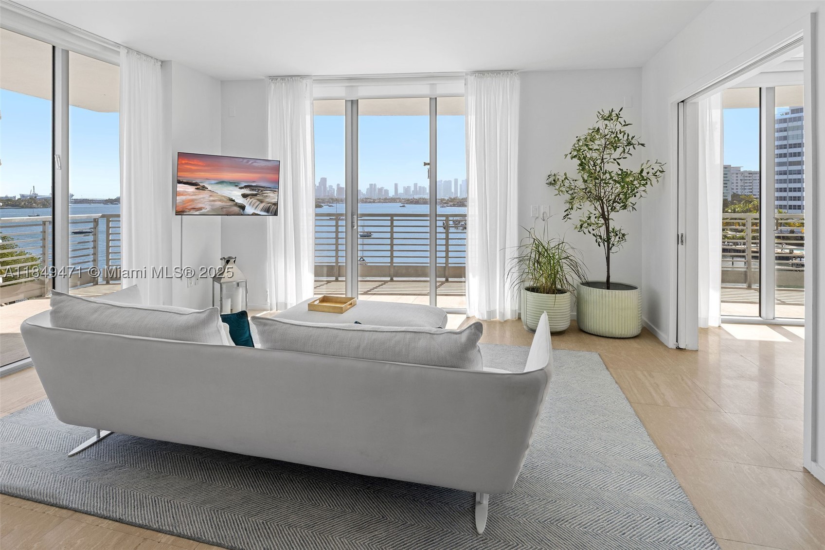 CAPRI SOUTH BEACH CONDO - Residential