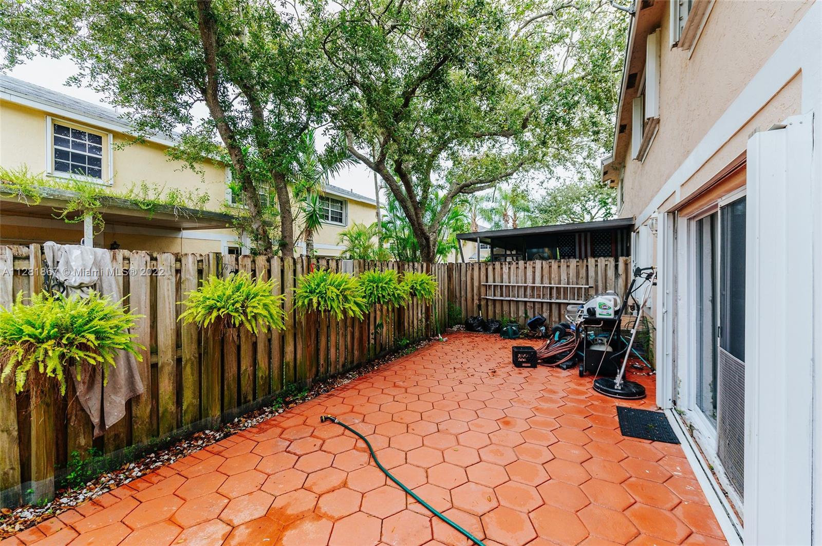 FLAMINGO GARDENS PH 5 - Residential Lease