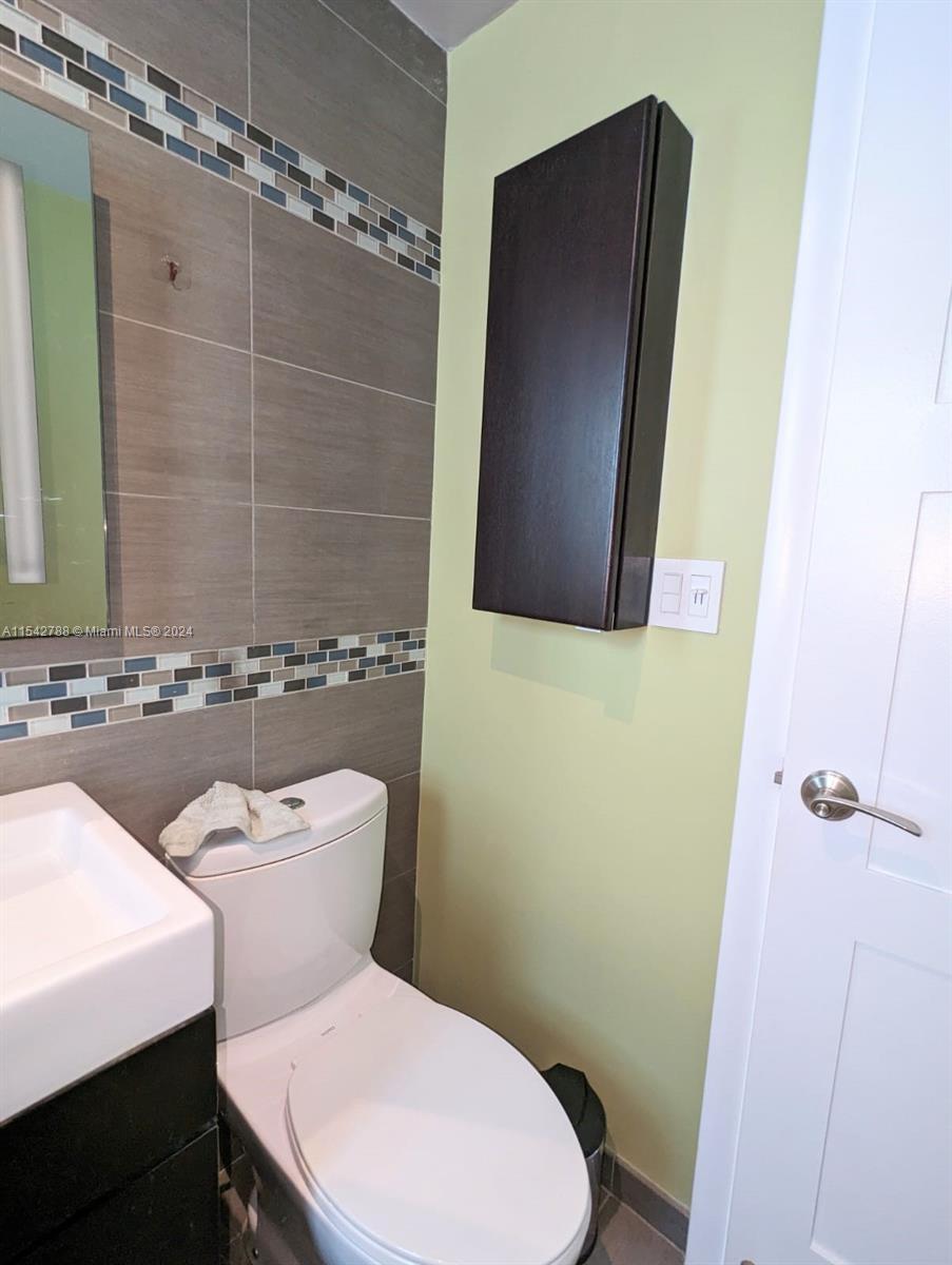 ISLAND POINT SOUTH CONDO - Residential Lease