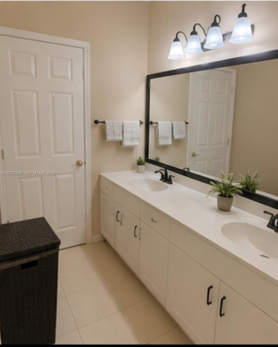EMERALD COURTS - OPAL CREE - Residential Lease