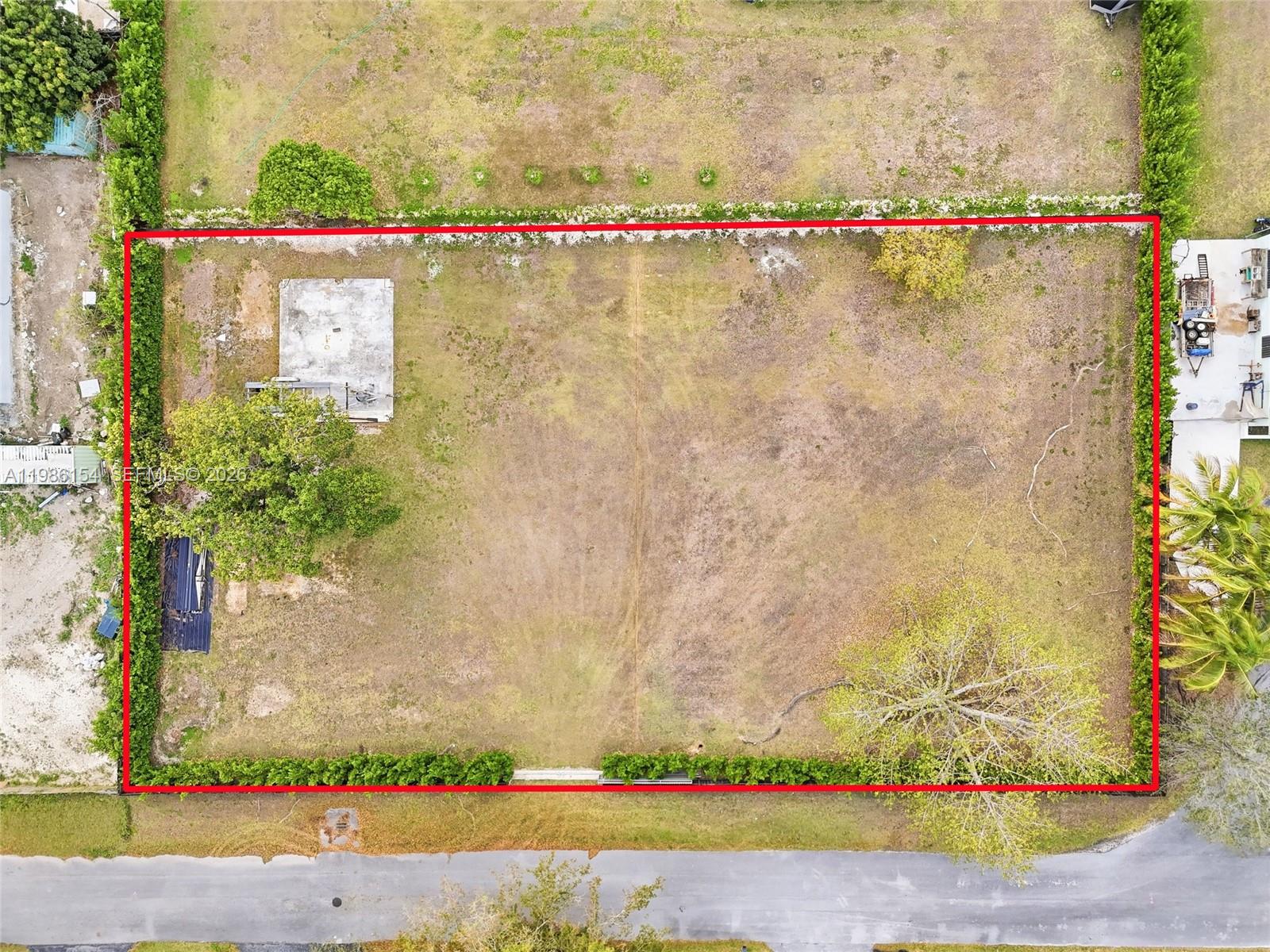 05 57 39 N110FT OF E120FT - Land