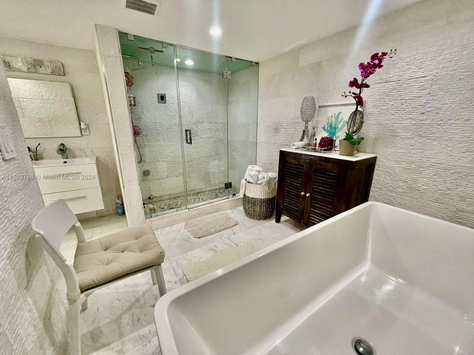 DELVISTA TOWERS CONDO - Residential