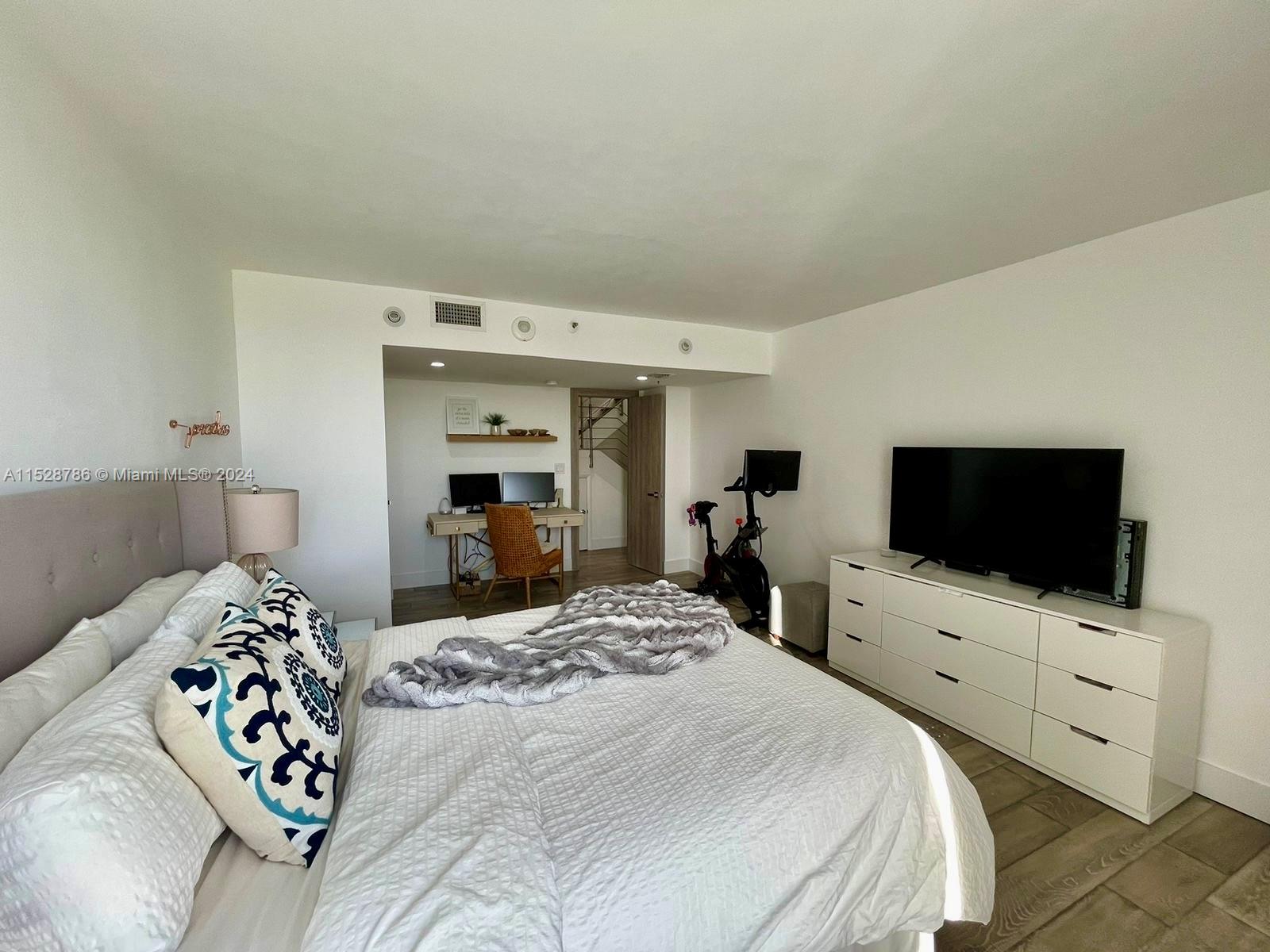 DELVISTA TOWERS CONDO - Residential