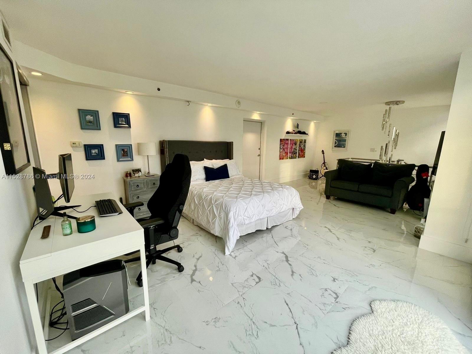 DELVISTA TOWERS CONDO - Residential