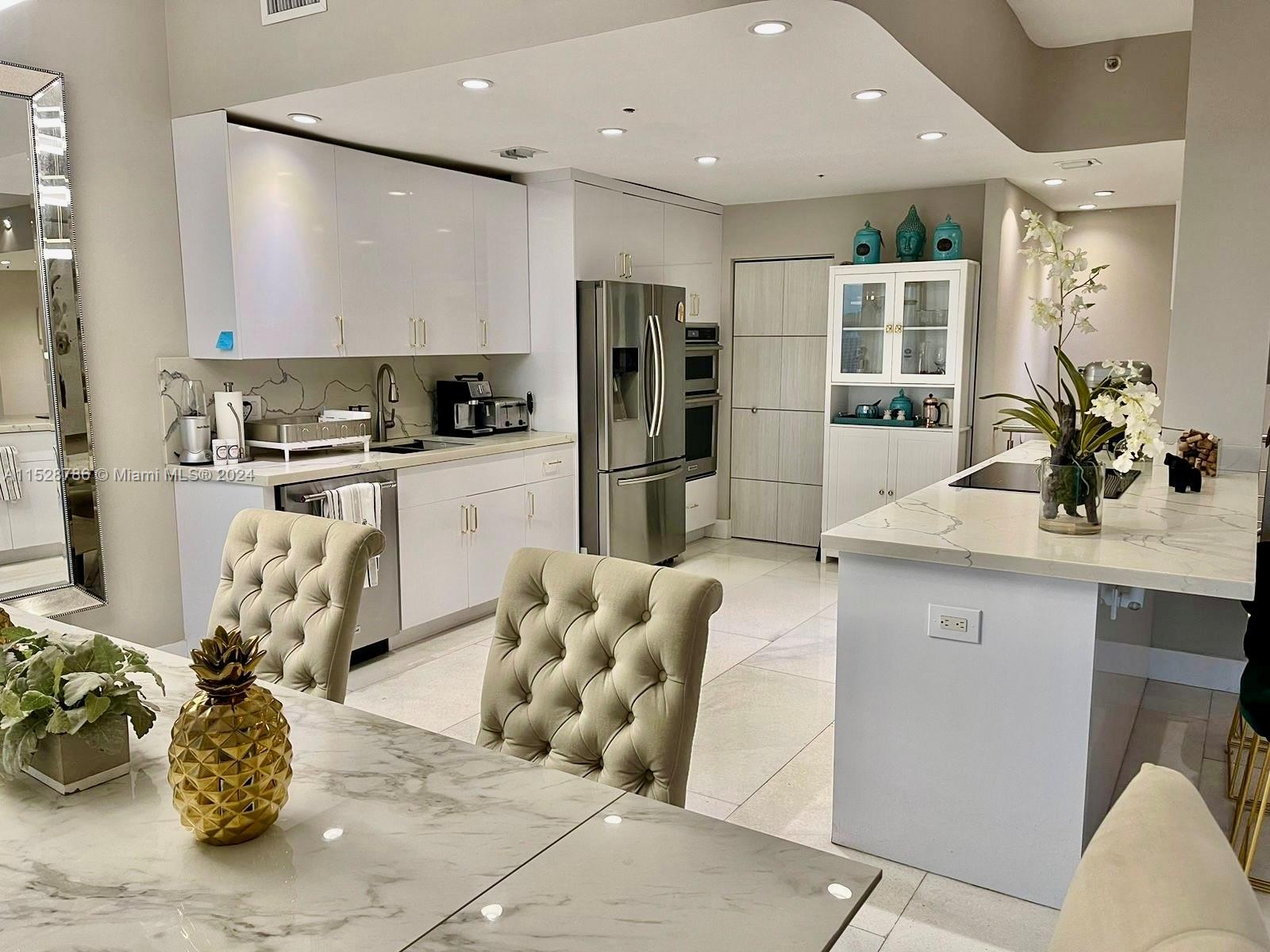 DELVISTA TOWERS CONDO - Residential
