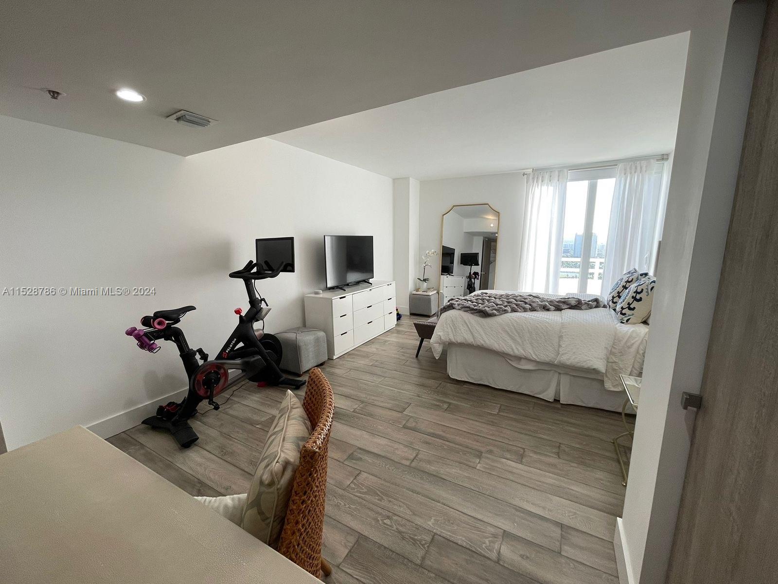 DELVISTA TOWERS CONDO - Residential