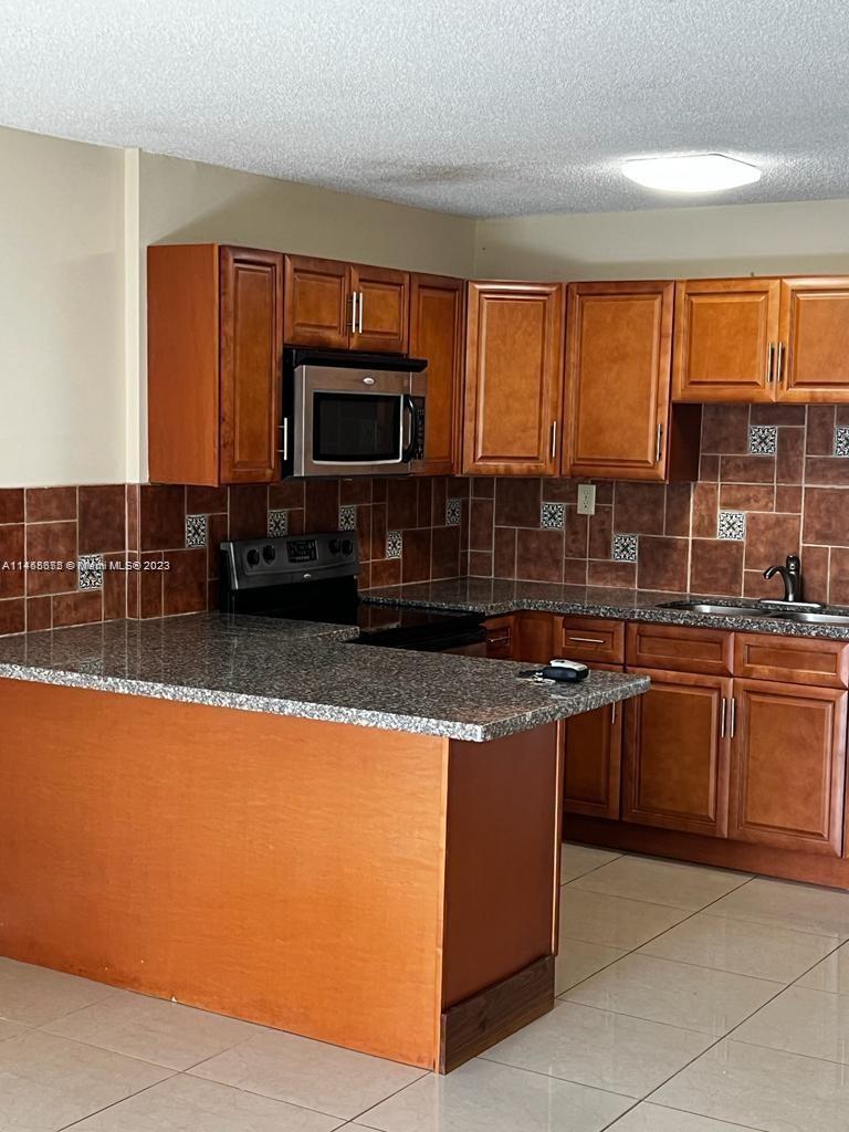POLYNESIAN GARDENS CONDOM - Residential Lease