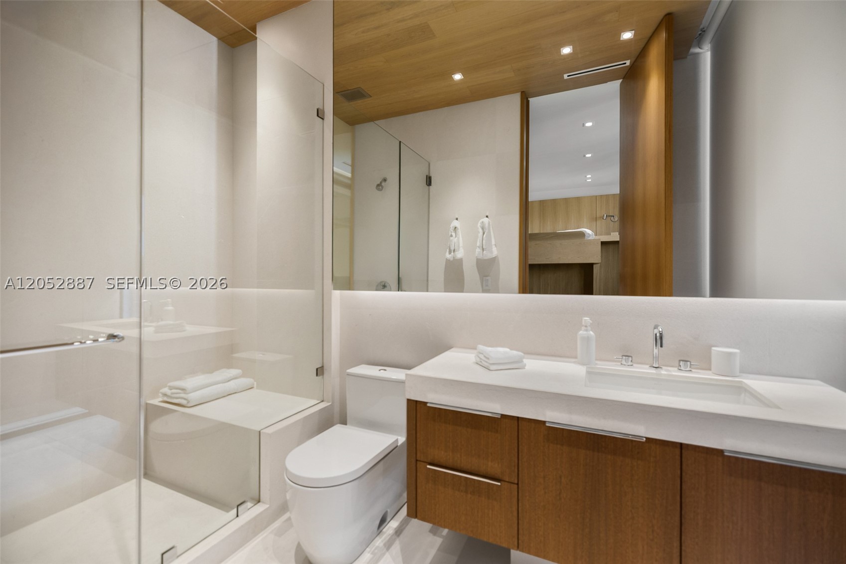SUNSET ISLANDS-ISLAND NO 3 - Residential Lease