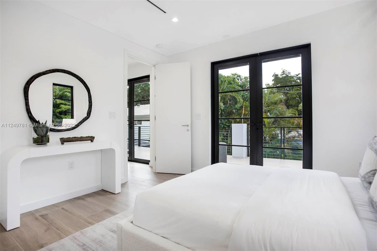 CORAL GABLES RIVIERA SEC - Residential