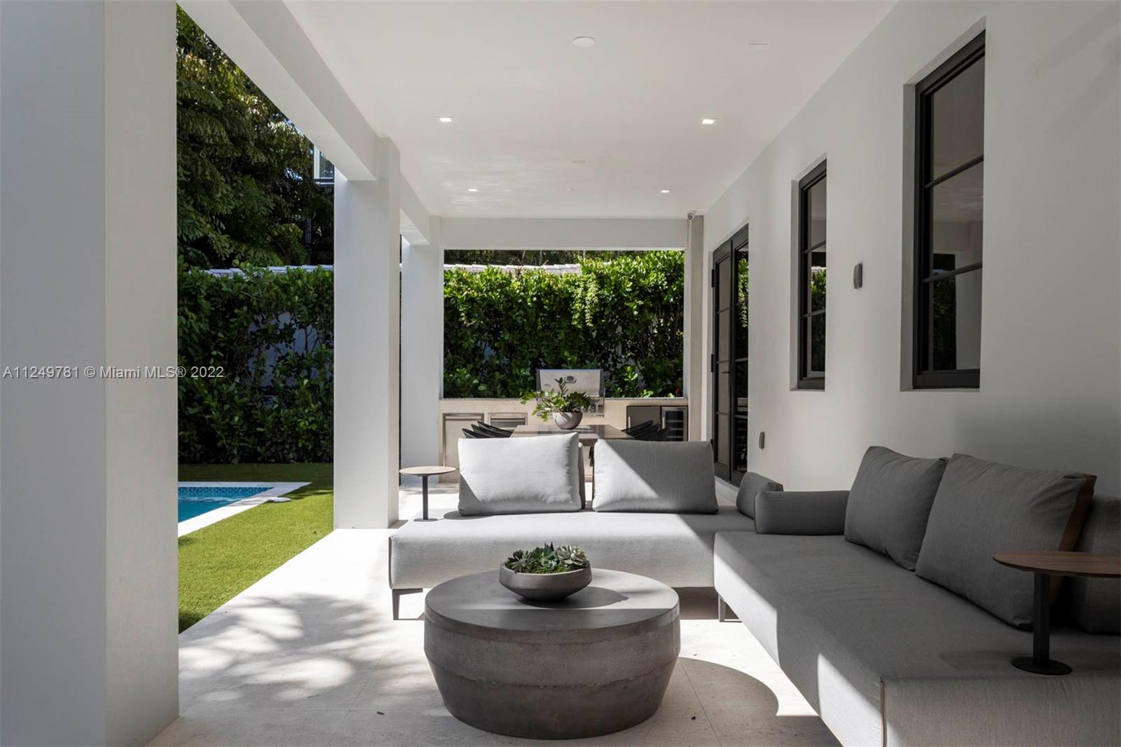 CORAL GABLES RIVIERA SEC - Residential