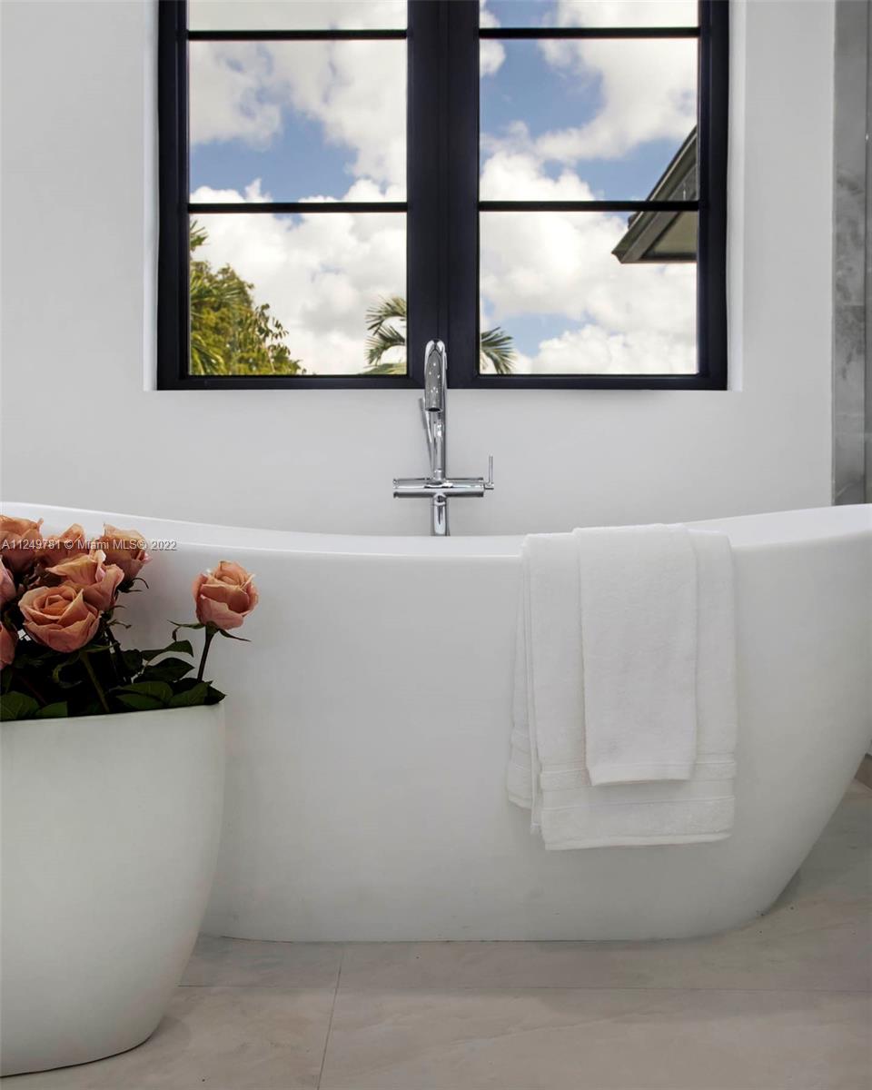 CORAL GABLES RIVIERA SEC - Residential