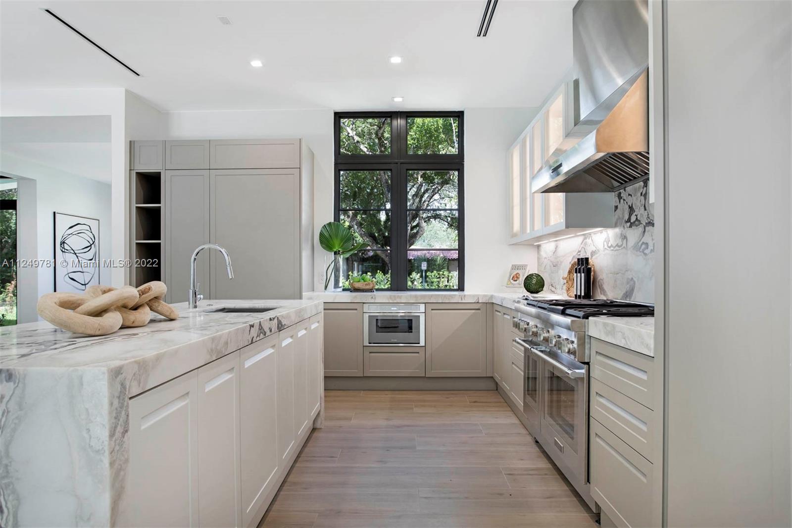 CORAL GABLES RIVIERA SEC - Residential