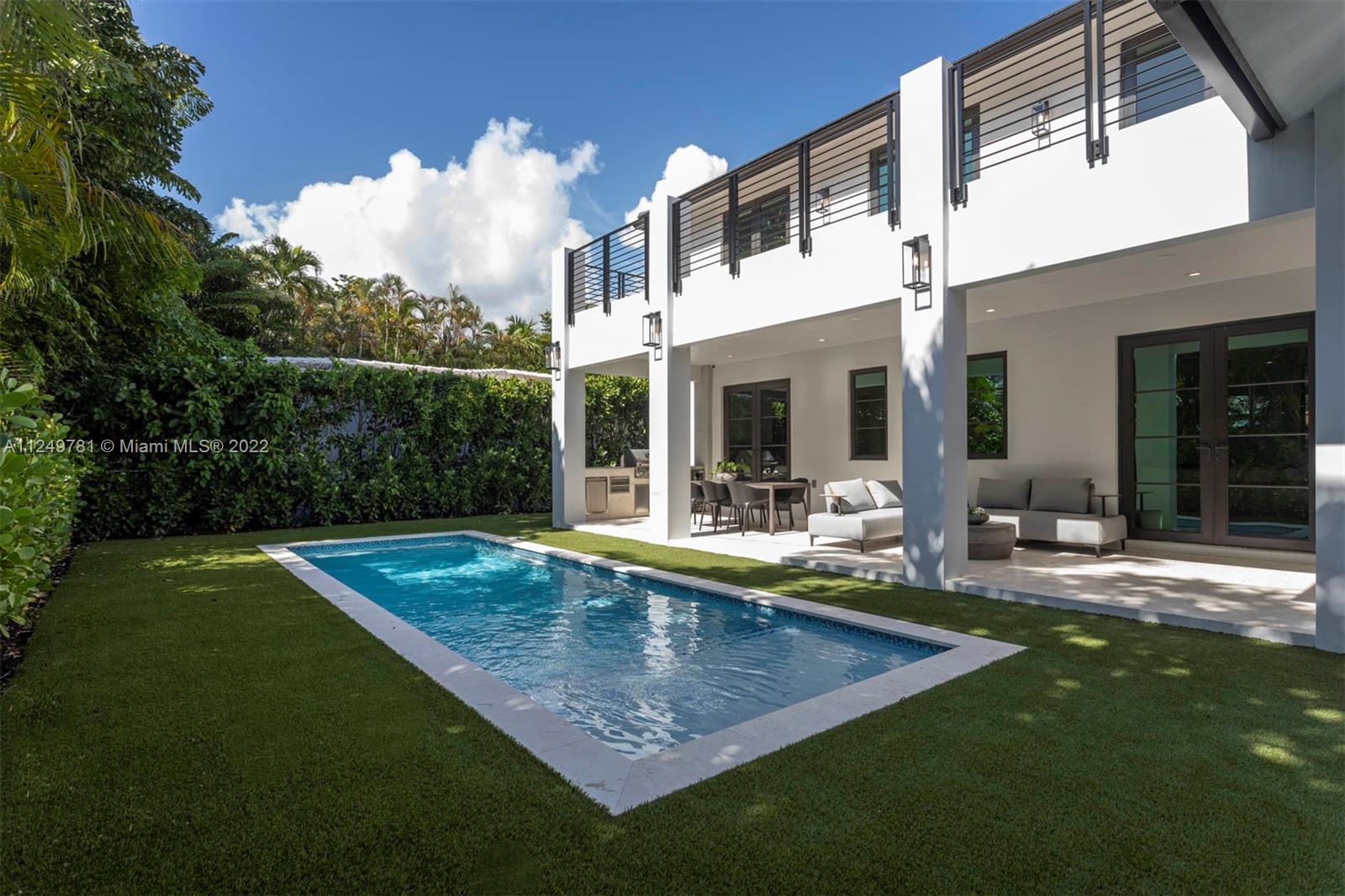 CORAL GABLES RIVIERA SEC - Residential