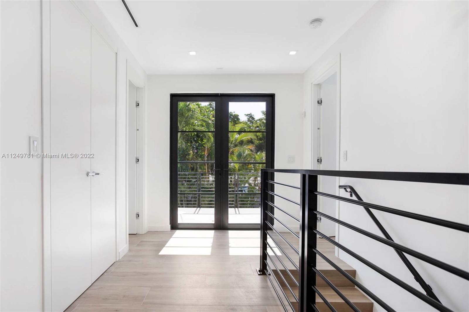 CORAL GABLES RIVIERA SEC - Residential
