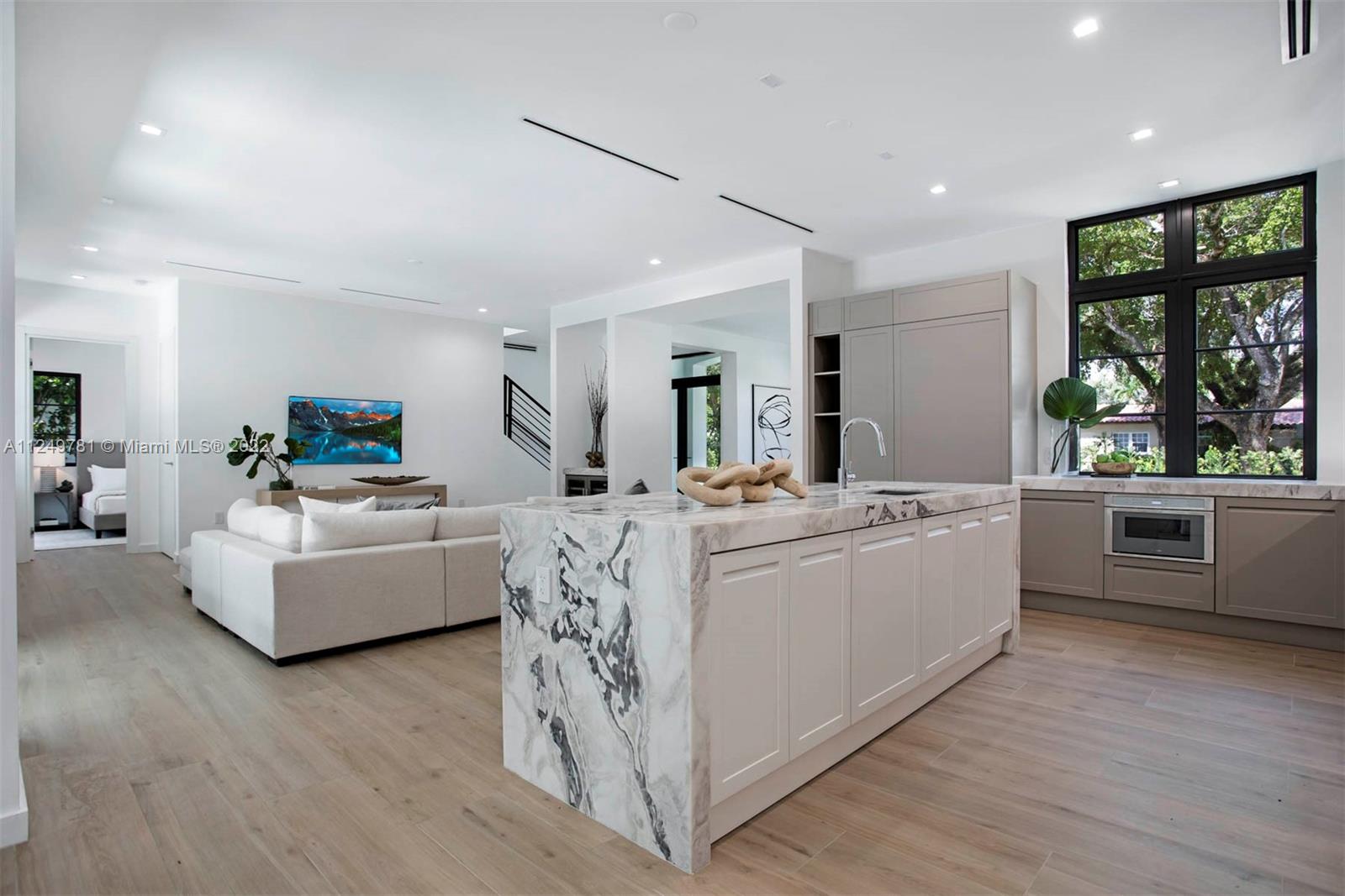 CORAL GABLES RIVIERA SEC - Residential