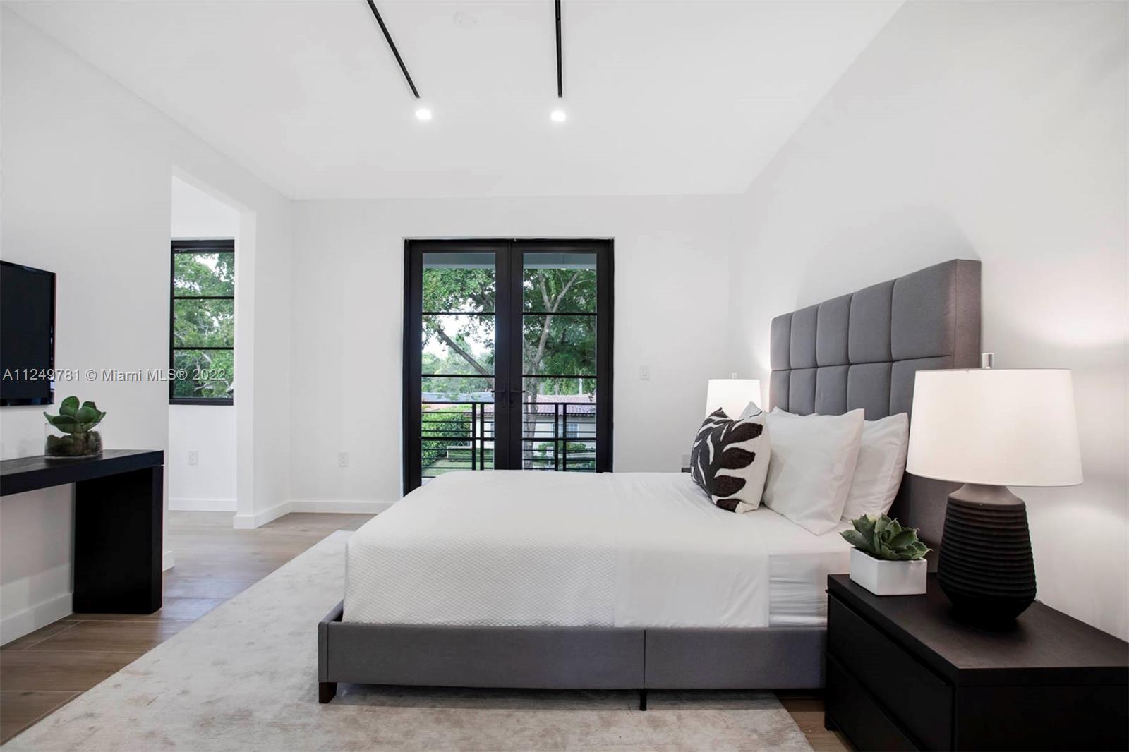 CORAL GABLES RIVIERA SEC - Residential