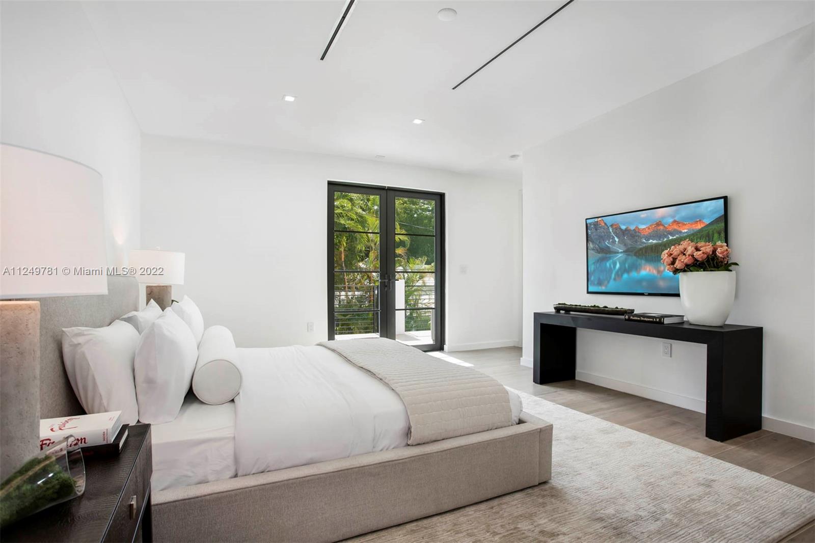 CORAL GABLES RIVIERA SEC - Residential