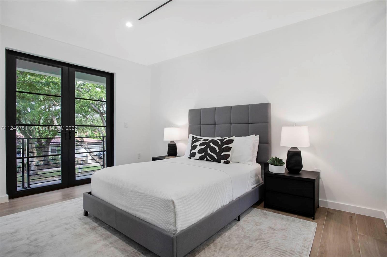 CORAL GABLES RIVIERA SEC - Residential