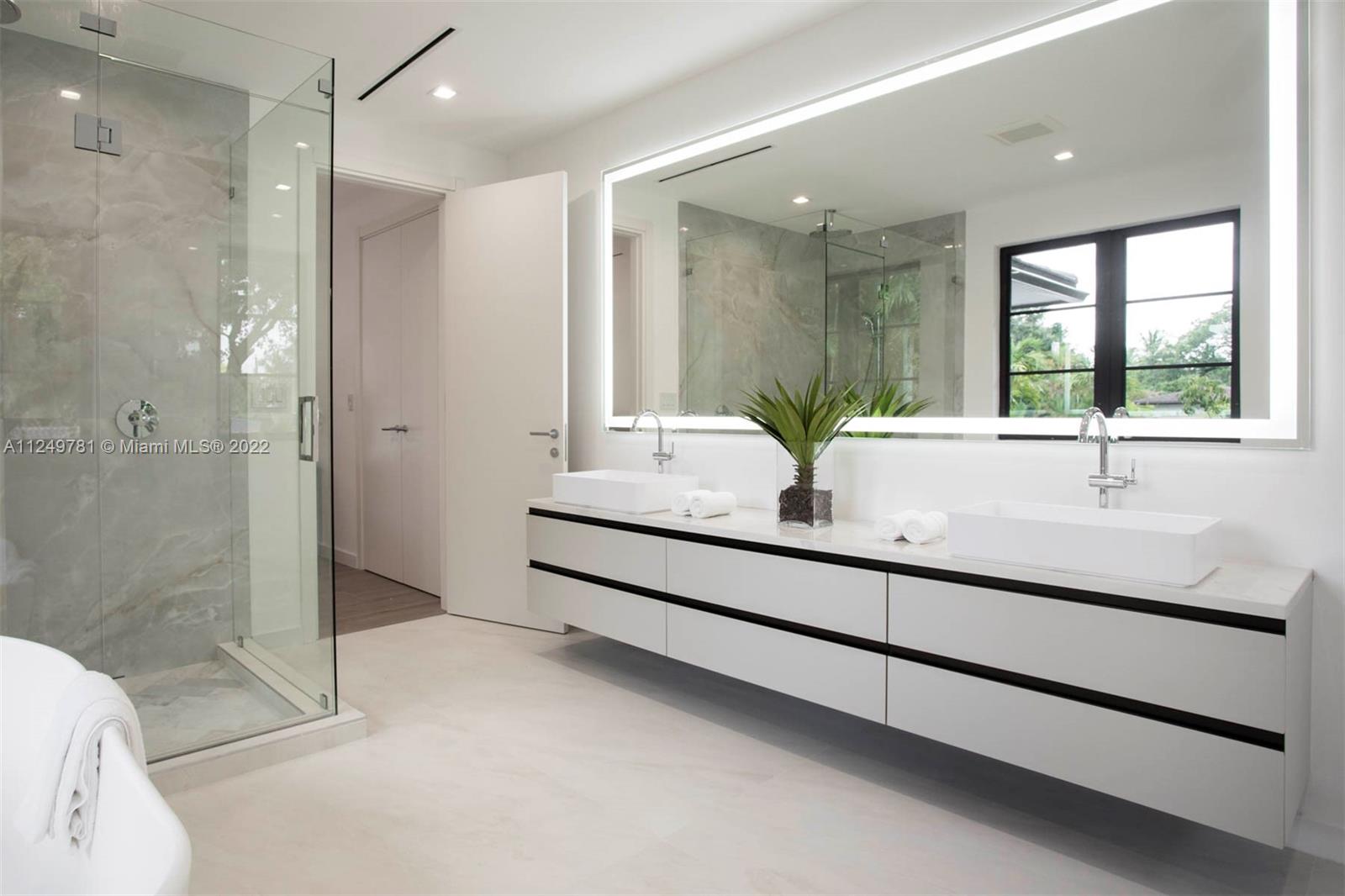 CORAL GABLES RIVIERA SEC - Residential