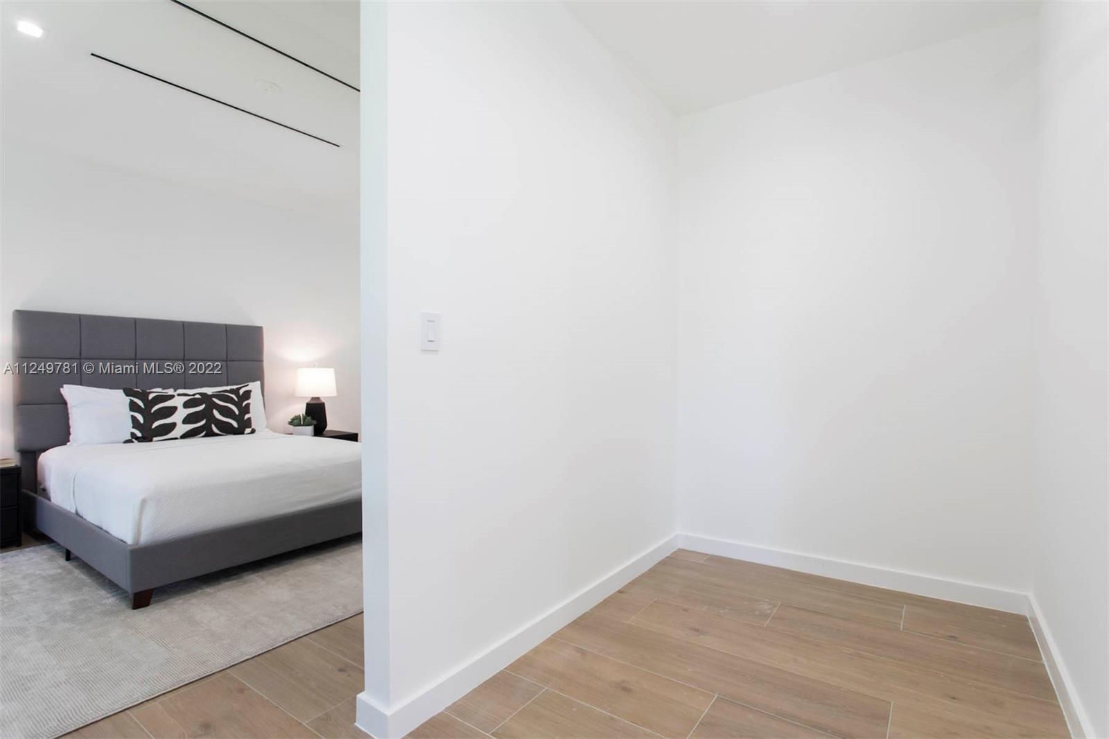 CORAL GABLES RIVIERA SEC - Residential