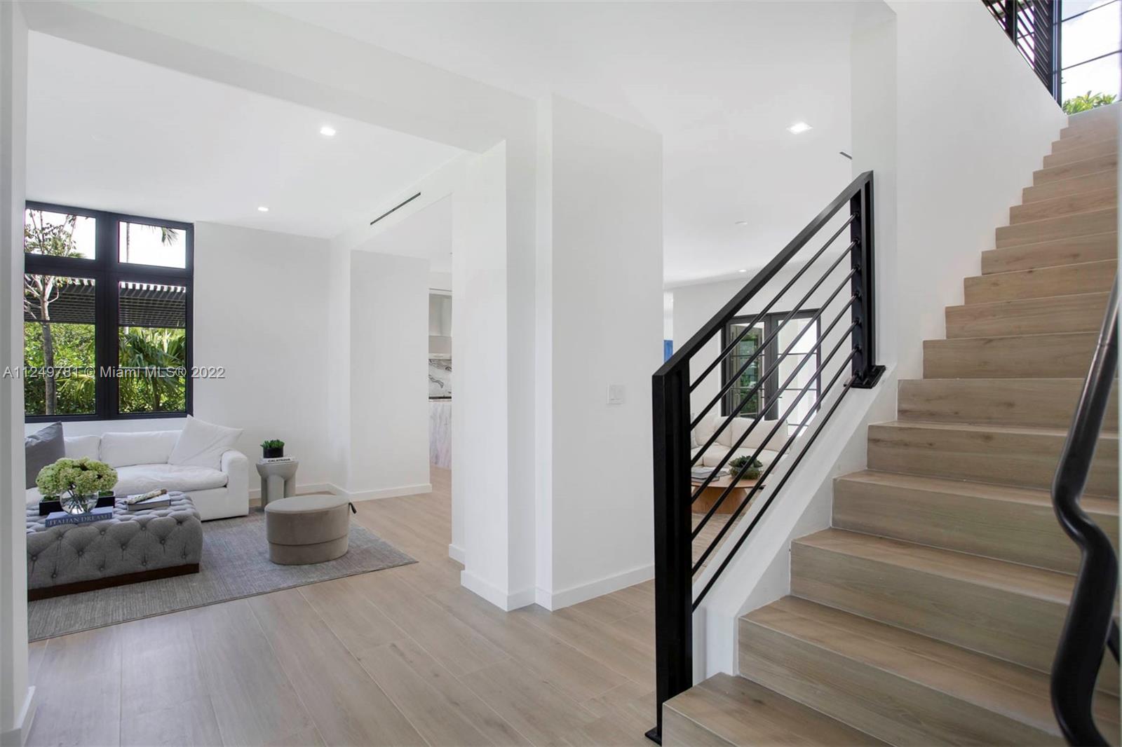 CORAL GABLES RIVIERA SEC - Residential
