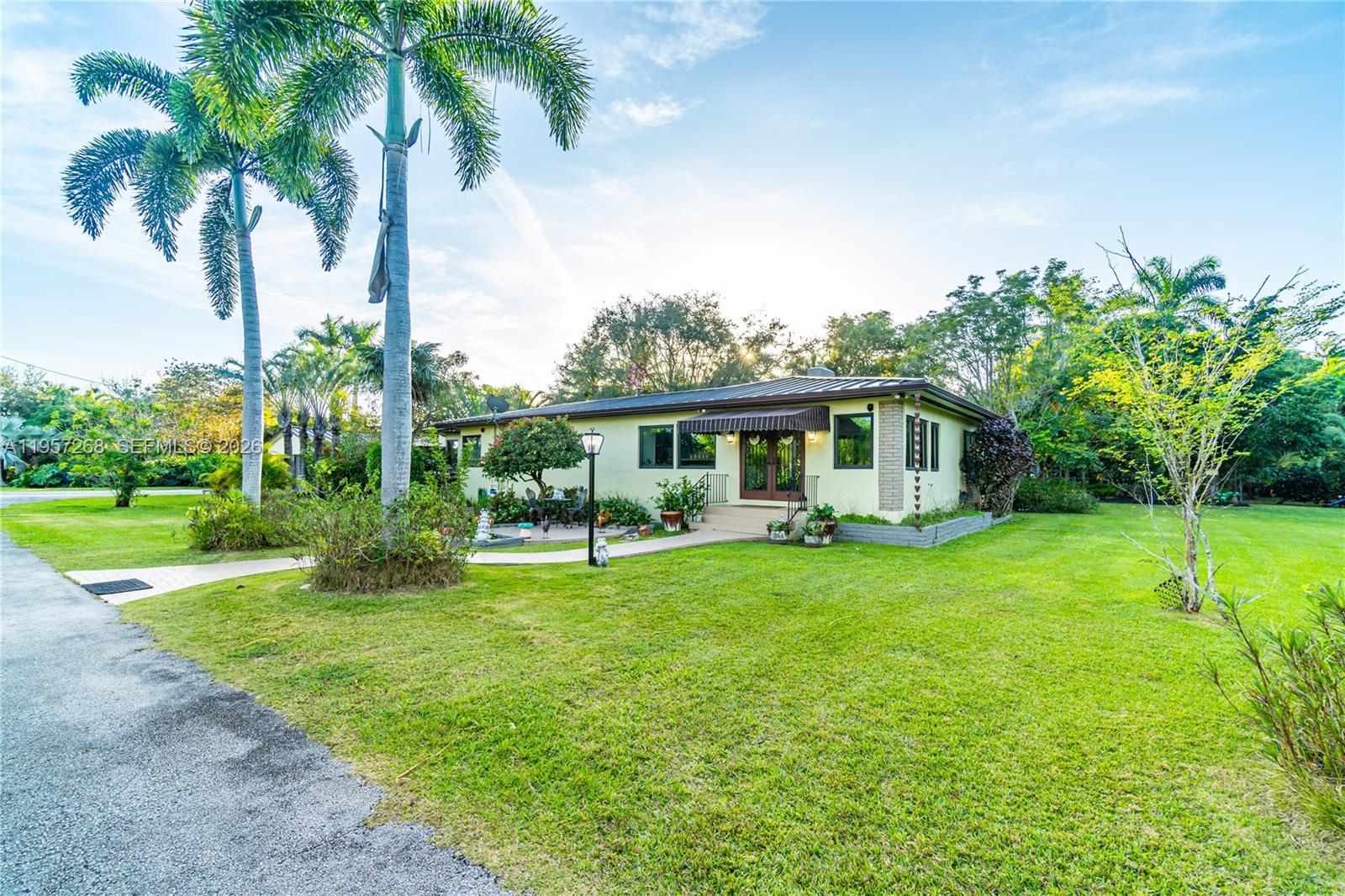 This is a great option for any size developer looking for a 2.5 acre corner lot located inside of the UDB. The main house is a 3/3 and the guest/in-law unit is a 1/1. The current zoning code is EU-1-Estates, Single-Family, 1 acre or more in area and the existing land use: 13-Single-Family, Low-Density (Under 2 DU/Gross Acre).