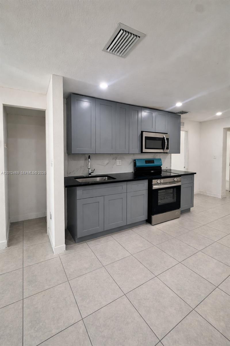 QUEENS PARK - Residential